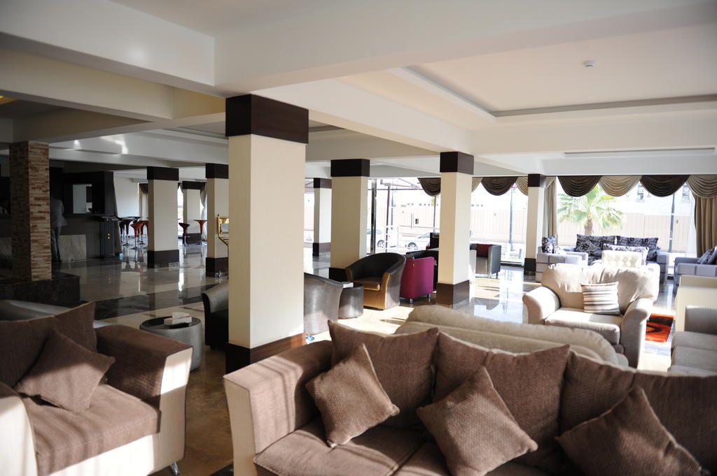 Hotelier Suites Рияд Екстериор снимка