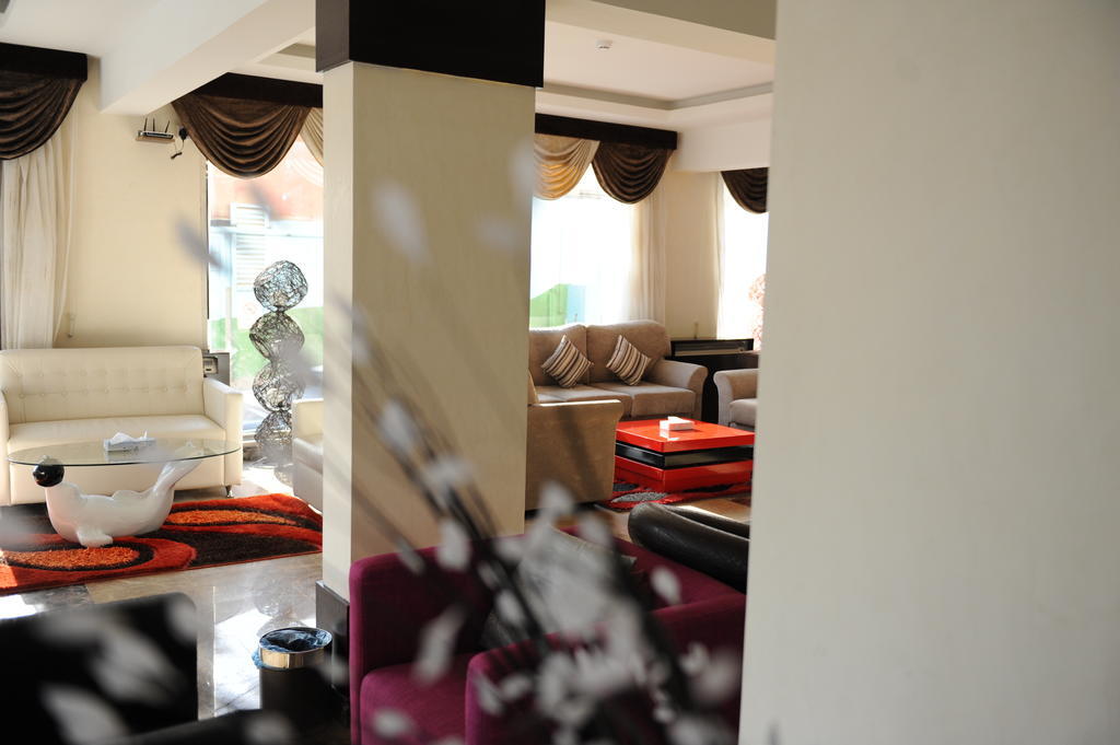 Hotelier Suites Рияд Екстериор снимка