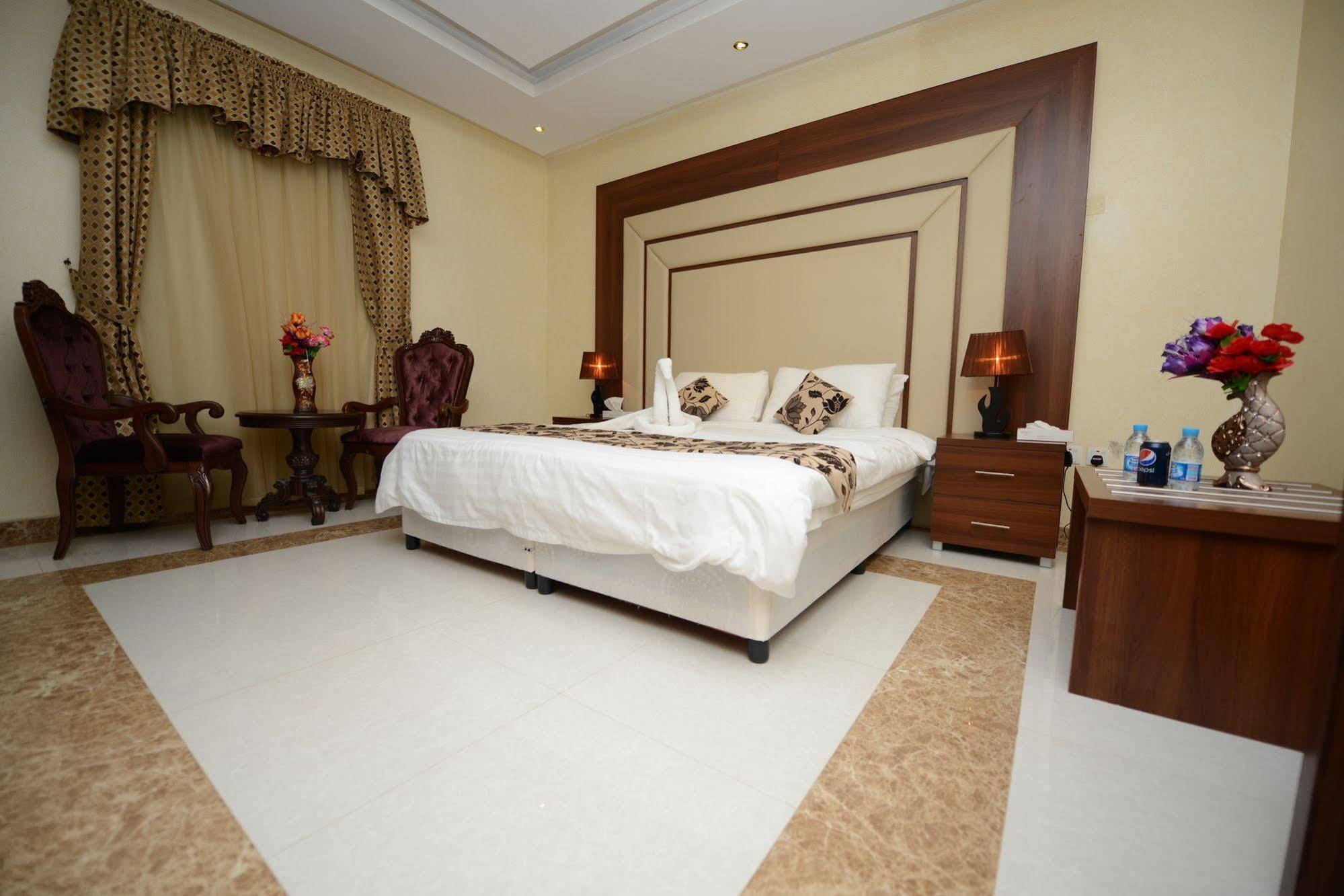 Hotelier Suites Рияд Екстериор снимка