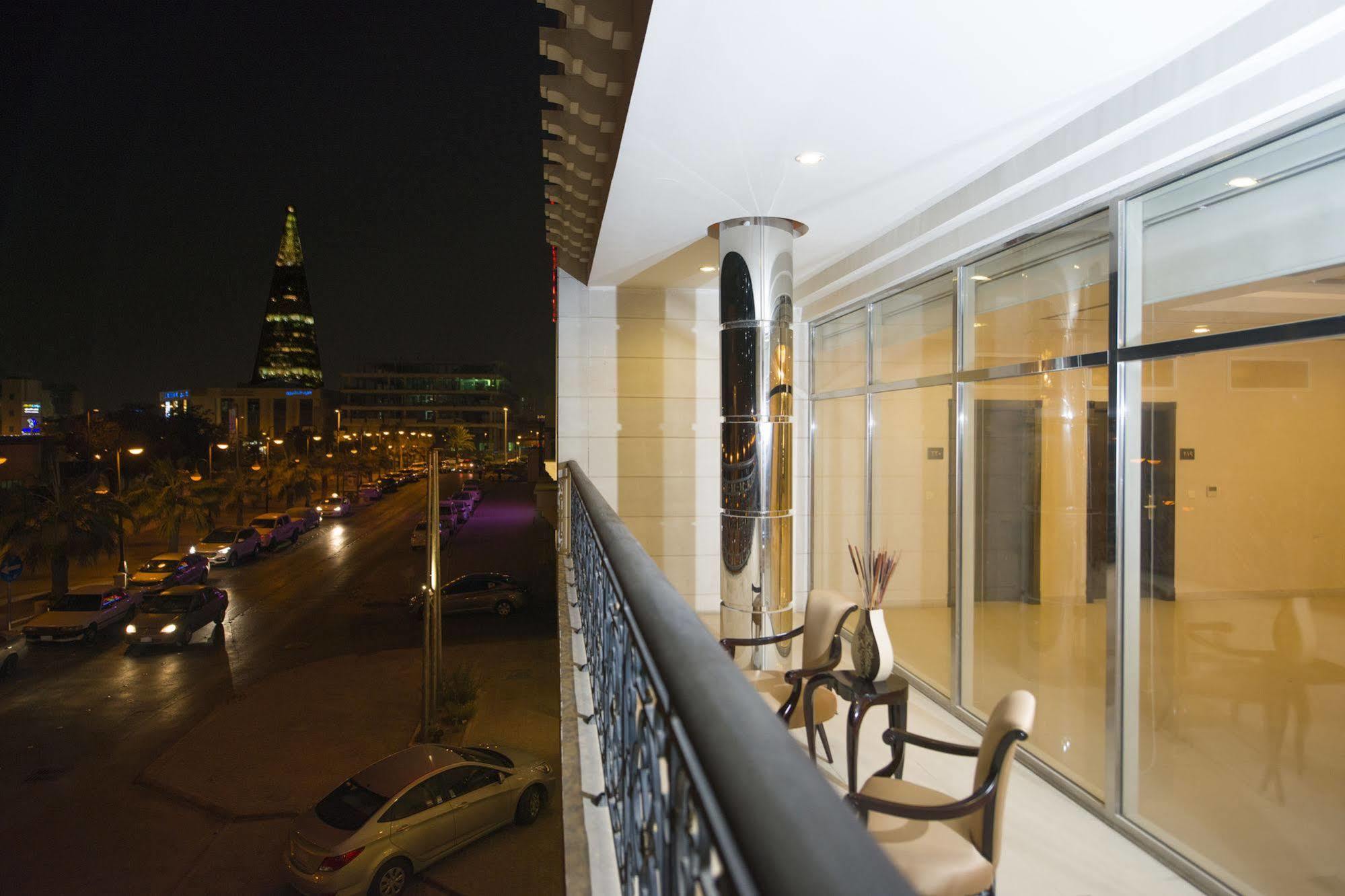 Hotelier Suites Рияд Екстериор снимка